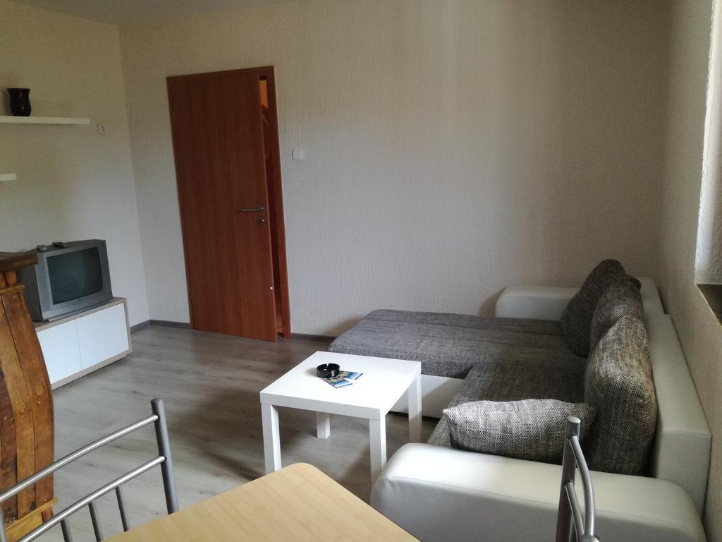 Apartment Nela Funtana Eksteriør billede